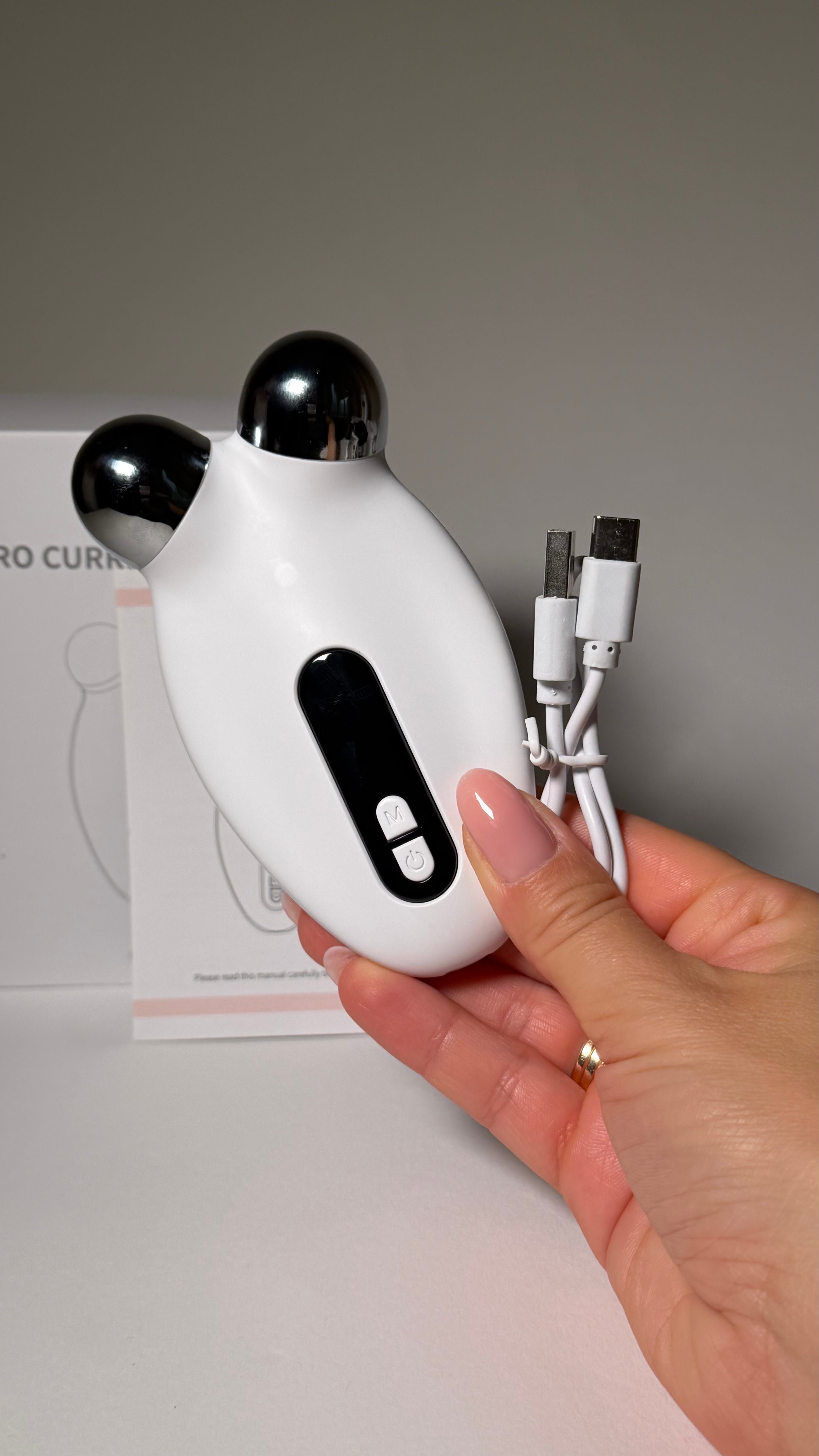 Dispozitiv facial electric cu microcurenți – Anti-îmbătrânire și lifting