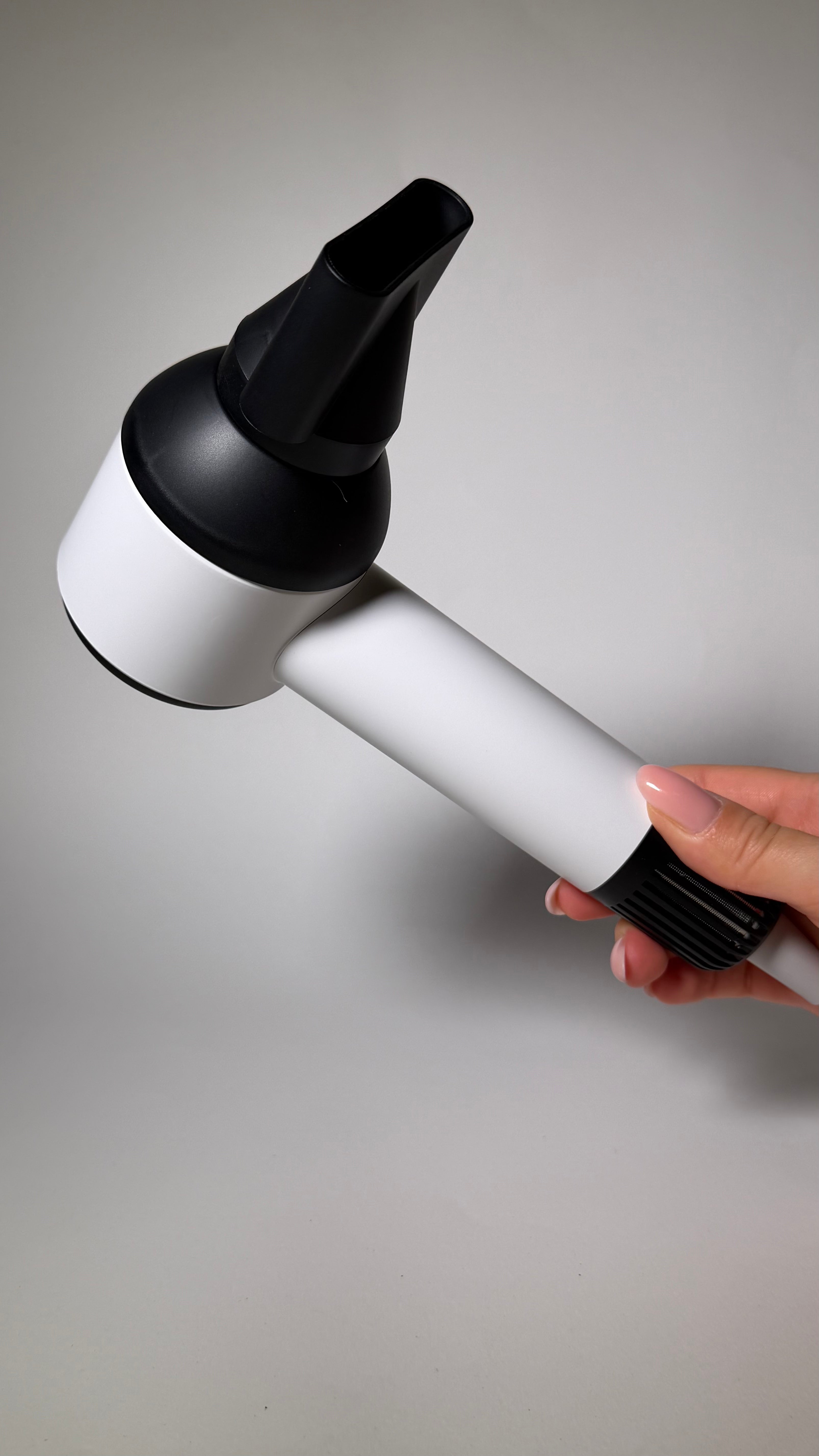 Uscător profesional de păr plasma ionic – puternic, rapid și delicat