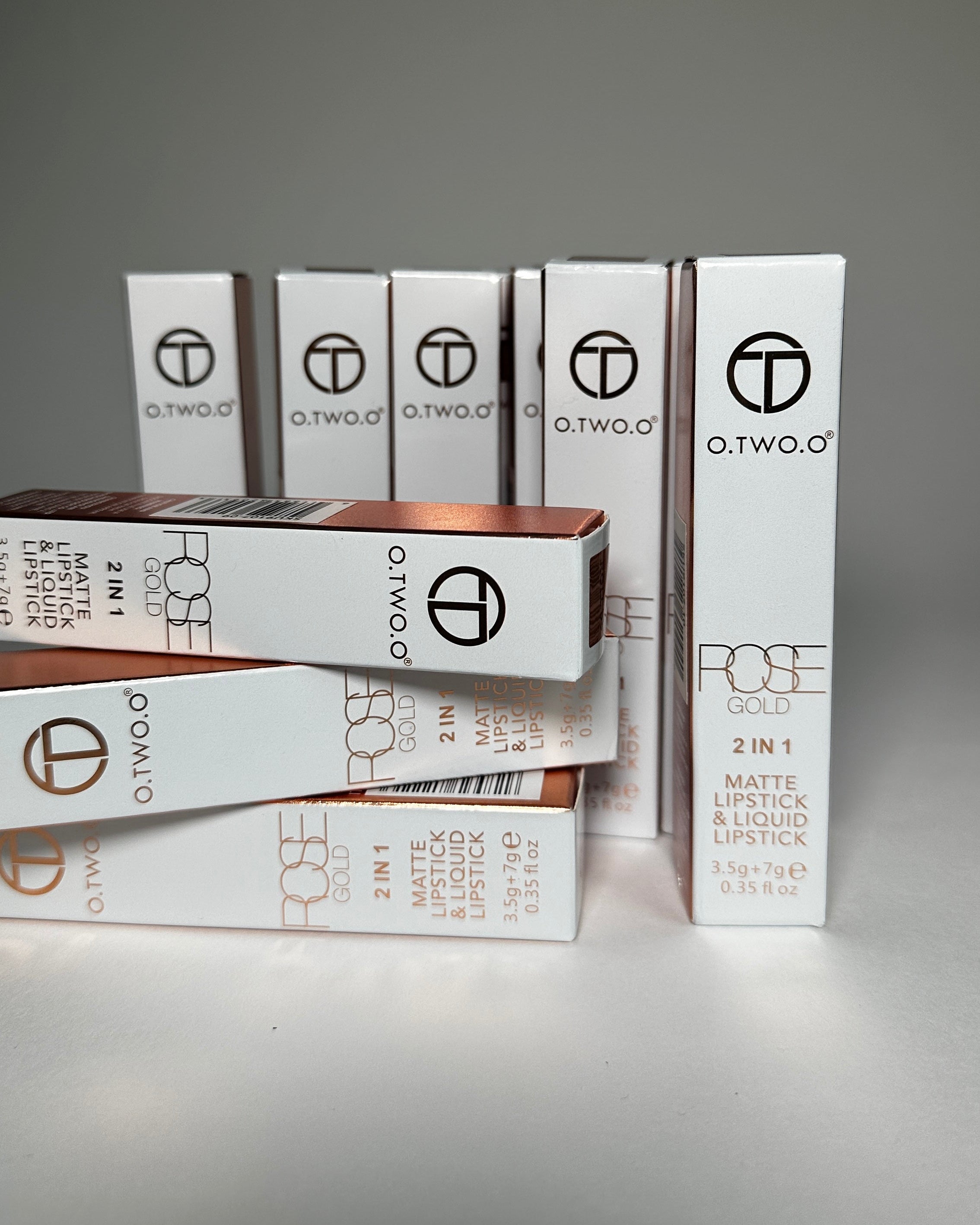 O.TWO.O – Ruj 2-în-1: ruj solid + ruj lichid