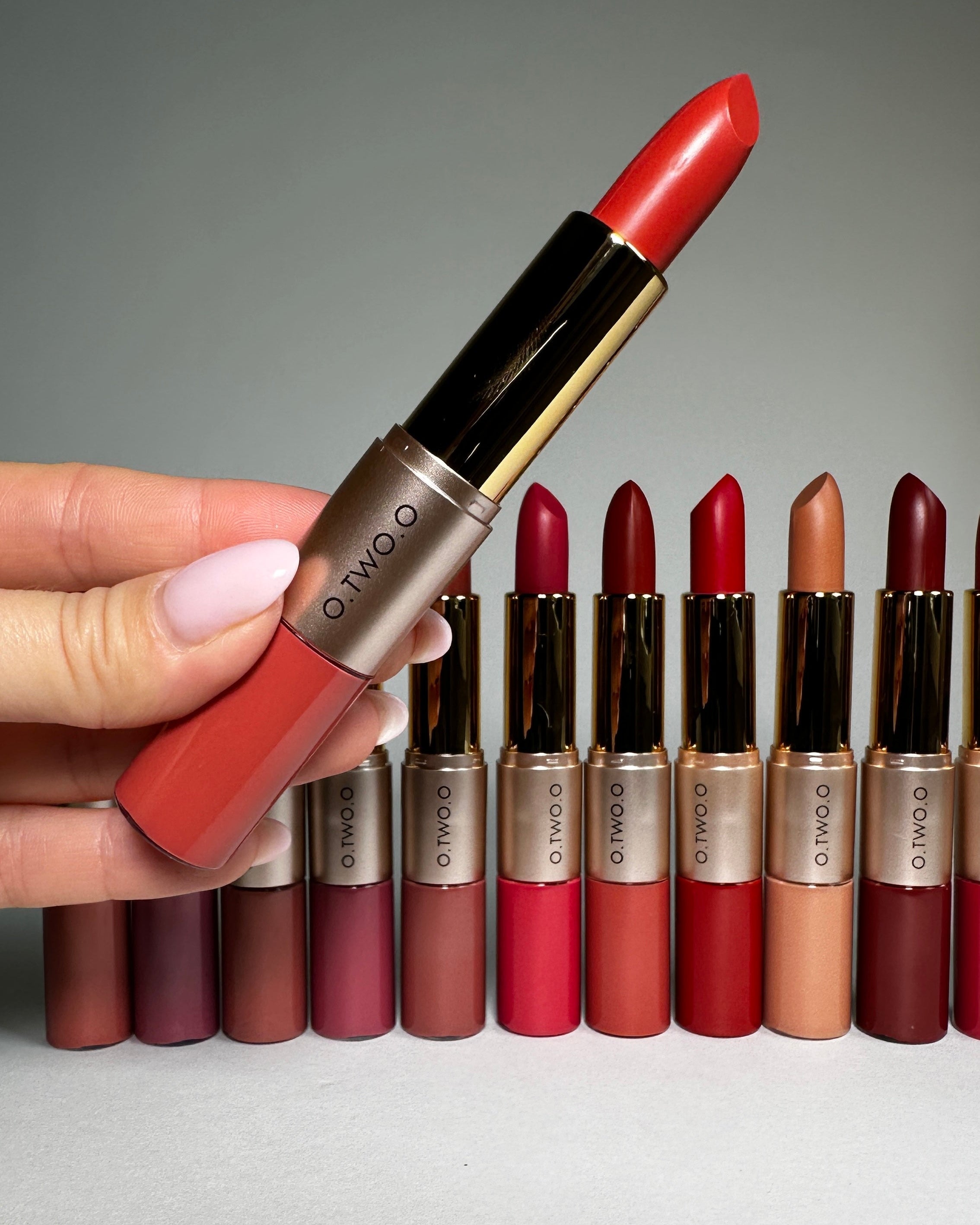 O.TWO.O – Ruj 2-în-1: ruj solid + ruj lichid