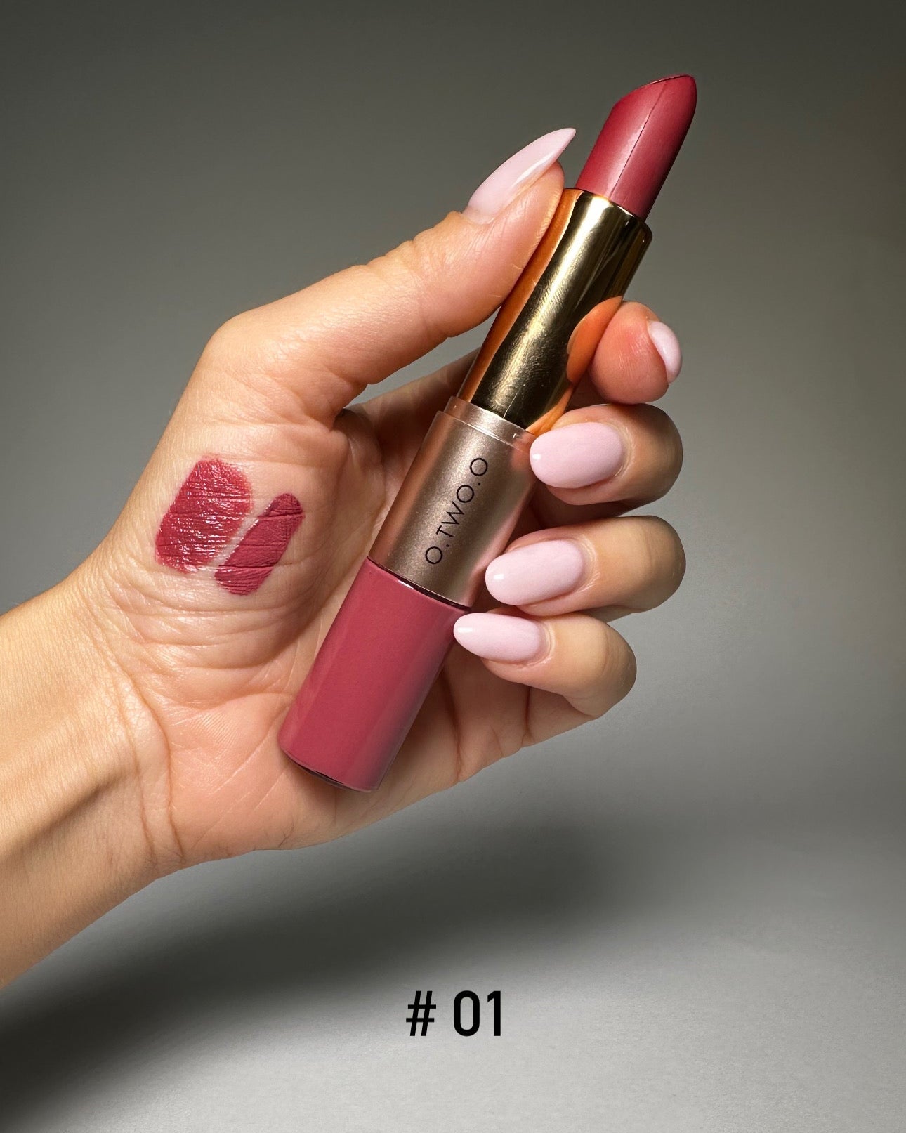 O.TWO.O – Ruj 2-în-1: ruj solid + ruj lichid