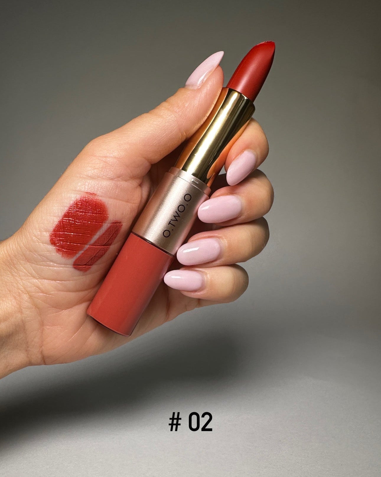 O.TWO.O – Ruj 2-în-1: ruj solid + ruj lichid