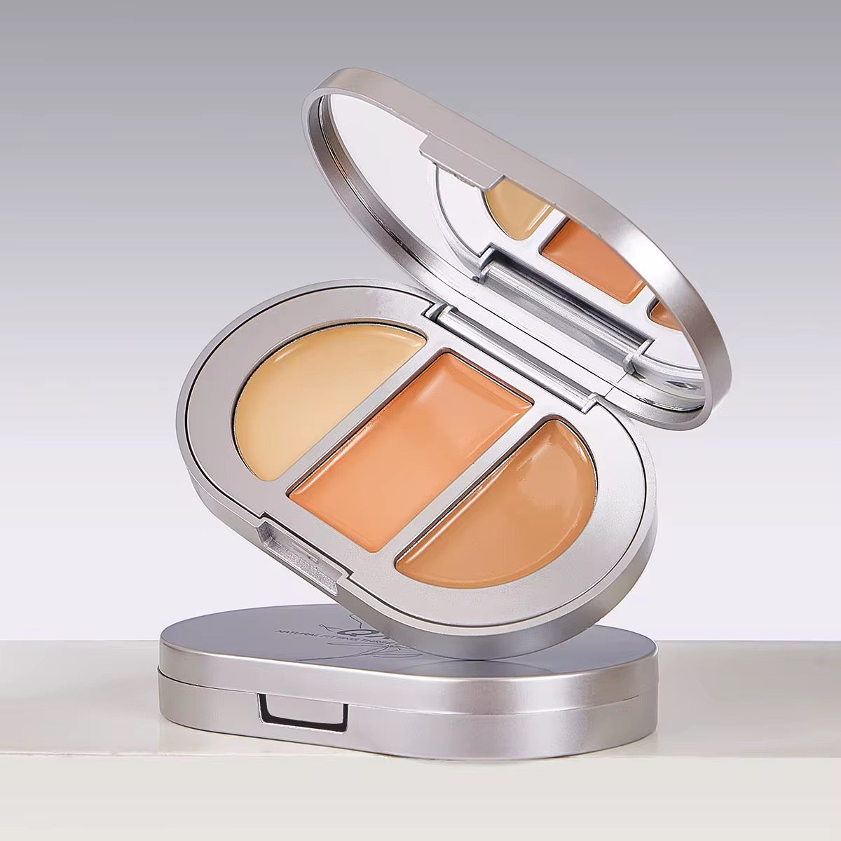 Paletă / Set cosmetic – versatilitate și finisaj profesional