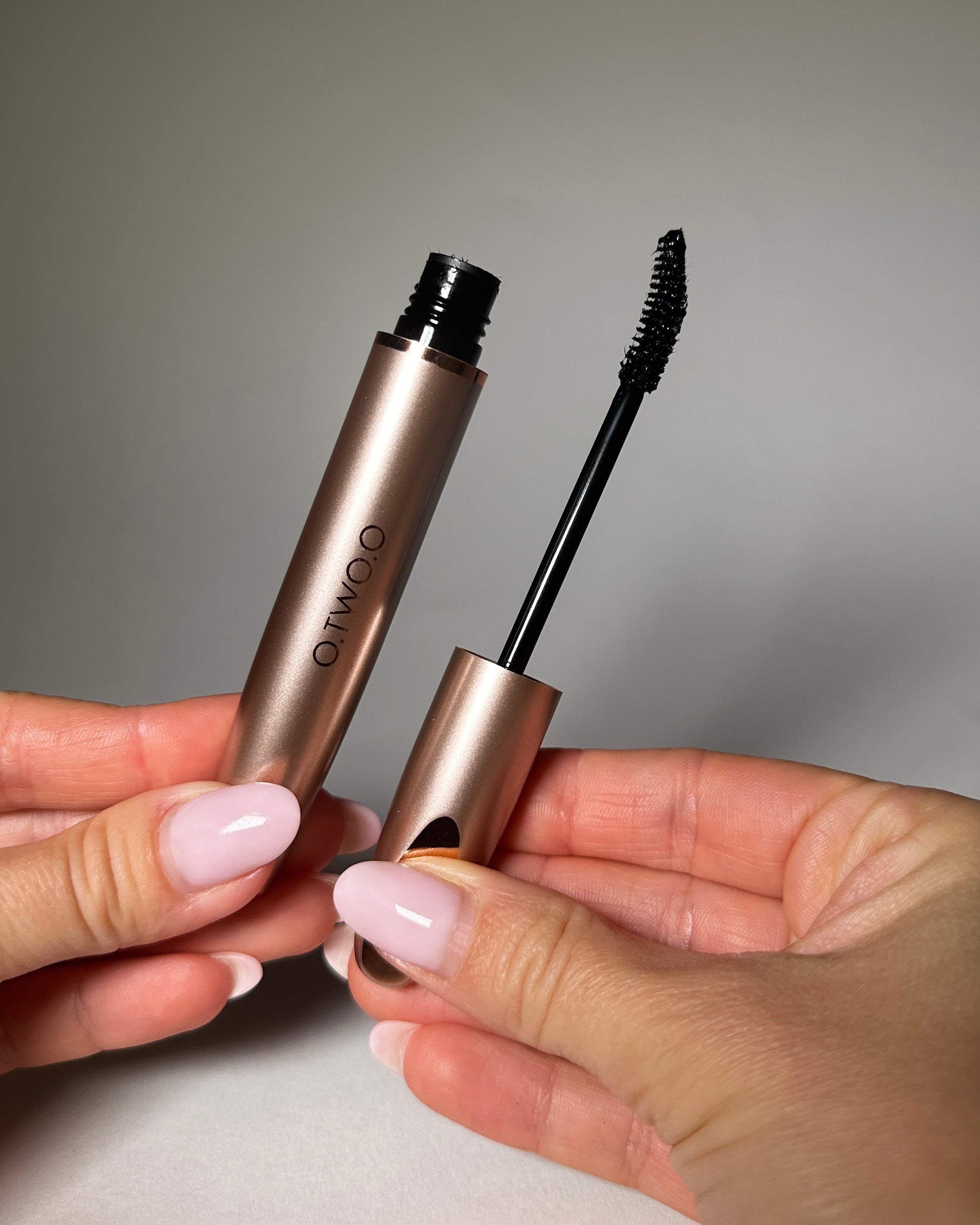 Rimel Waterproof – Alungire și Definire Intensă a Genelor